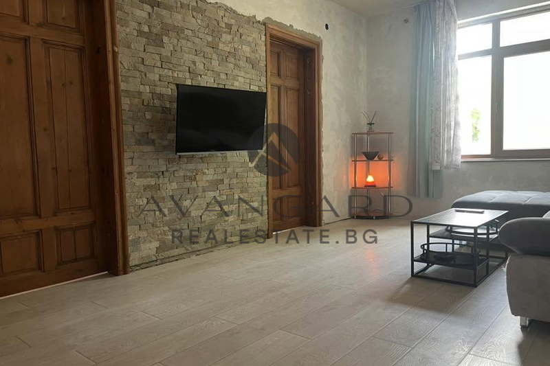 Floor of House in Plovdiv, Centyr