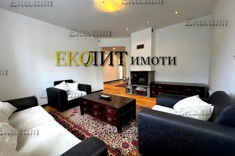 Floor of House in Sofiya, Centyr