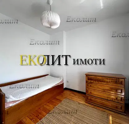 Снимка 5 — Етаж от къща в София, Център