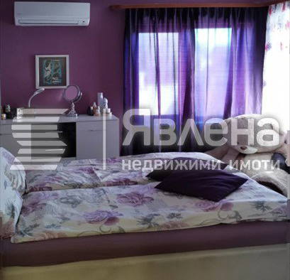 Снимка 2 — Етаж от къща във Варна, Център