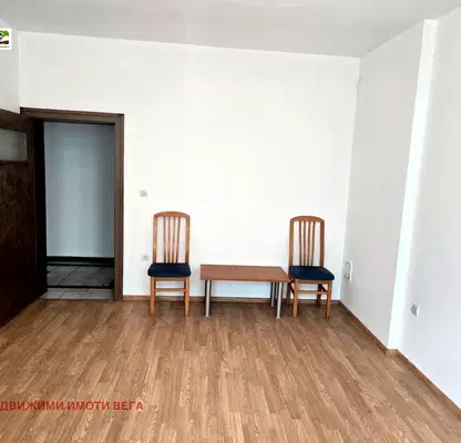 Photo 4 — Floor of House in Veliko Tyrnovo, Centyr
