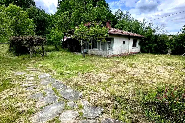 House in Oblast Lovech, Aprilci