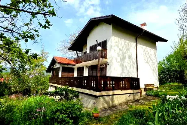 Къща в Ловеч, Априлци
