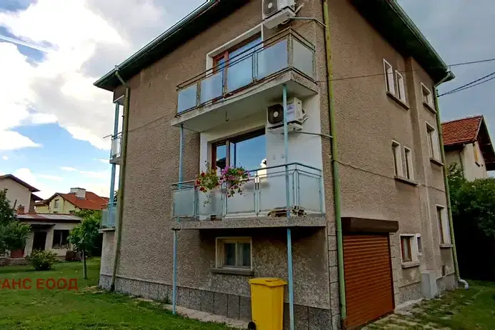 House in област София, Bojurishte