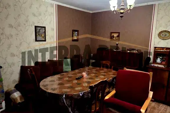 Къща с двор в центъра на град Добрич