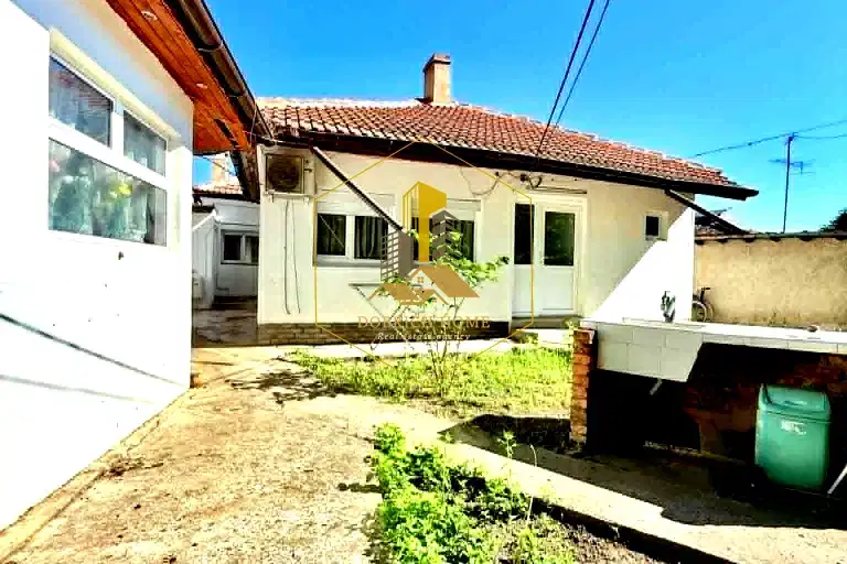 Къща в Добрич, Център