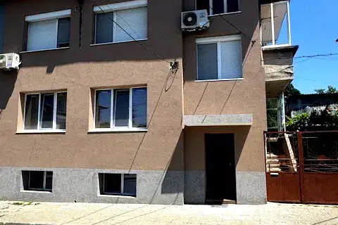 Къща в Бургас, Карнобат