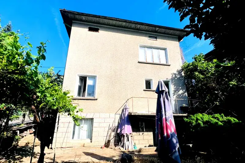 Къща в Монтана, Широк център