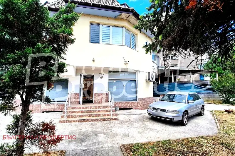 House in Pazardjik, Idealen Centyr
