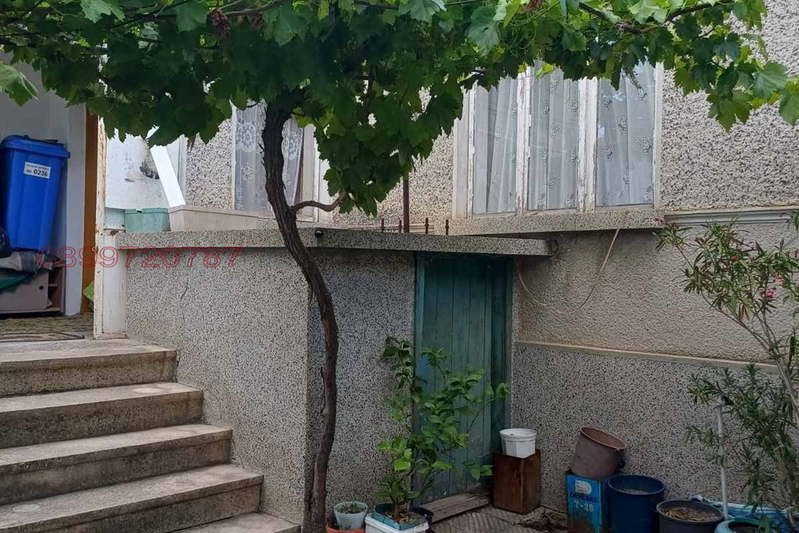 Къща с 5 стаи и гараж в с. Белоградец, област Варна