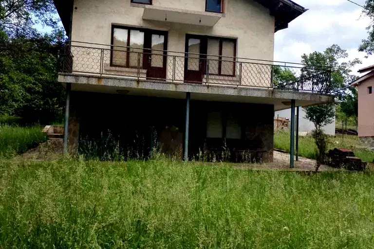 Къща в София, с. Брезе