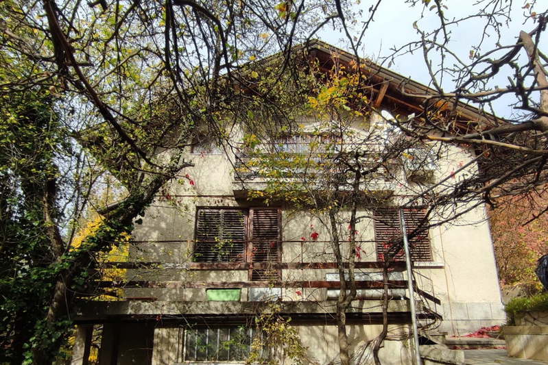 House in област София, Cerovo