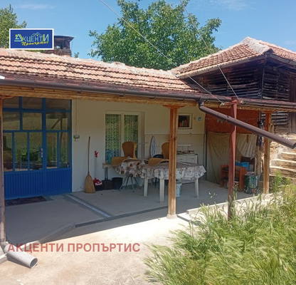 Снимка 2 — Къща във Велико Търново, с. Дъскот