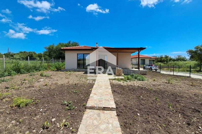 House in Oblast Dobrich, Ezerec
