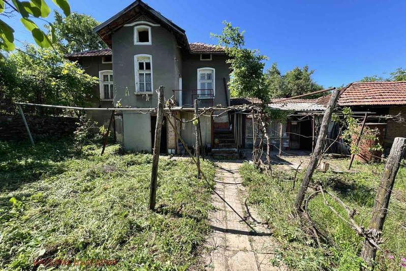 House in Oblast Montana, Gorno Cerovene