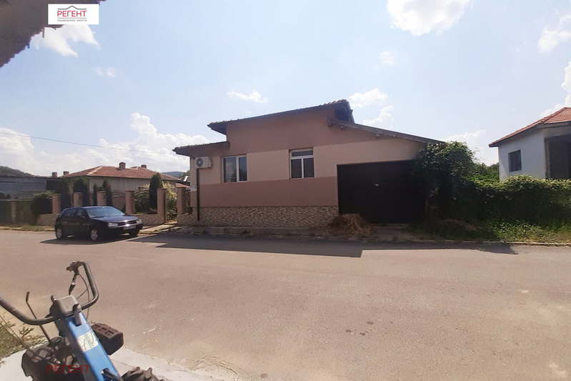 House in Oblast Gabrovo, Gradnica