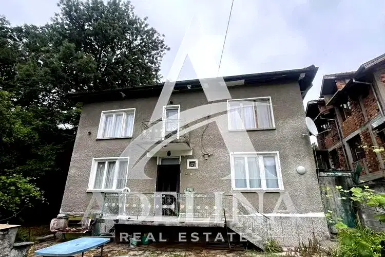 House in област София, Gurmazovo