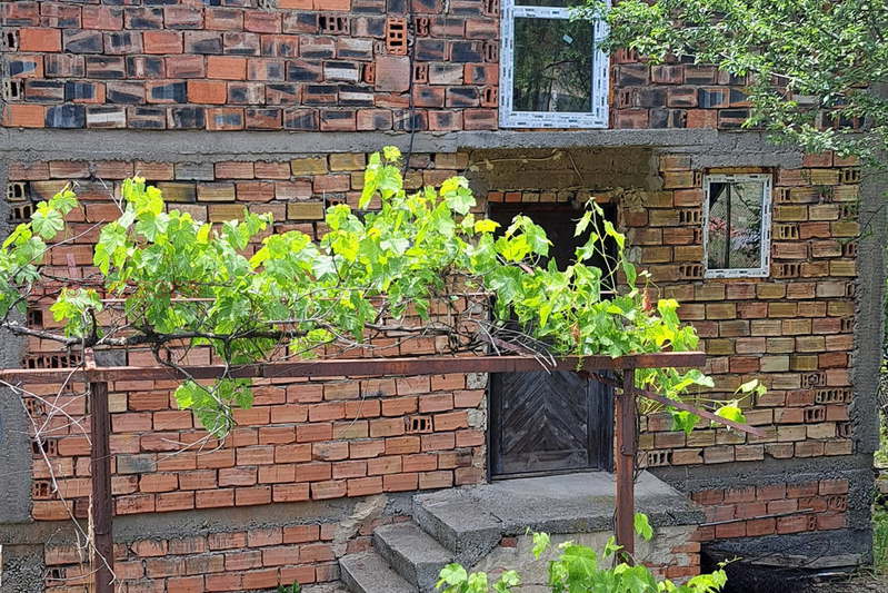 Къща в Перник, с. Гълъбник