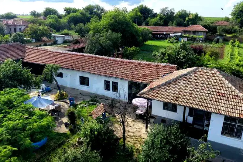 Къща във Велико Търново, с. Хотница