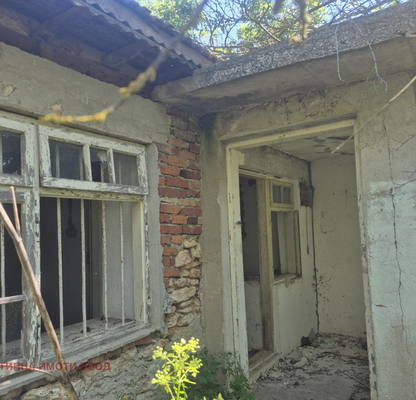 Снимка 2 — Къща с 2 стаи и голям двор в с. Храброво, област Добрич