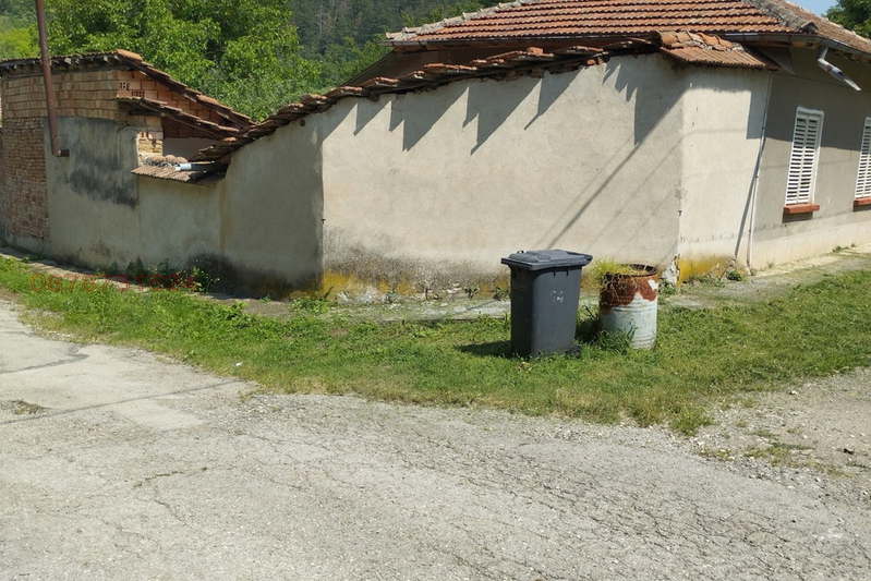 House in Pleven, Laskar