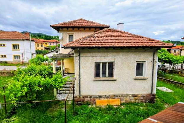 House in Oblast Lovech, Lesidren