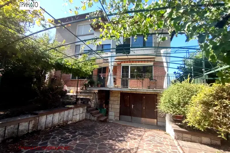 House in Lozen
