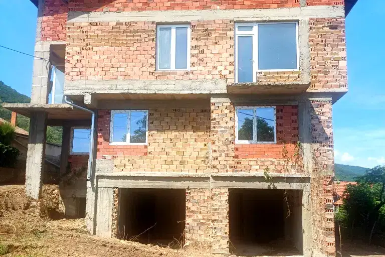 House in Lozen