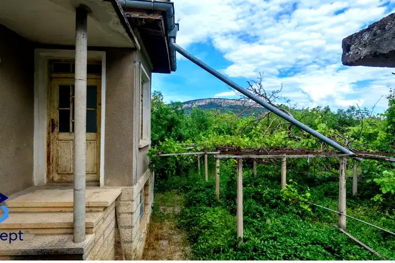 Къща в Шумен, с. Мадара