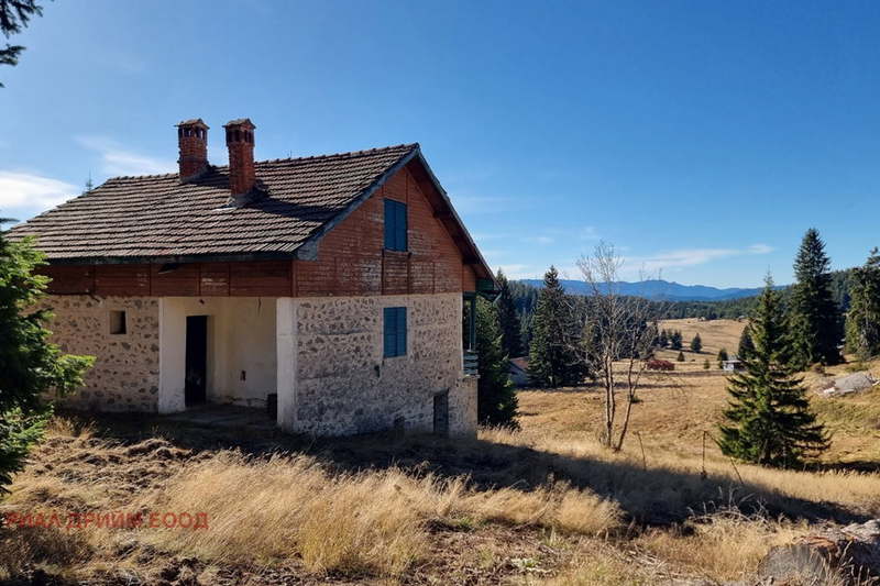 House in Oblast Smolyan, Momchilovci