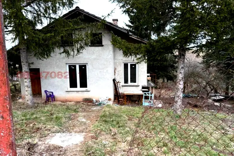 Къща в Перник, с. Ноевци