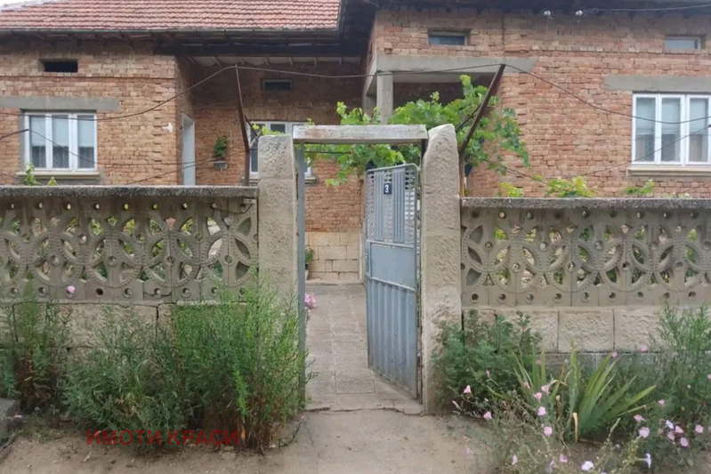 House in Oblast Ruse, Ostrica