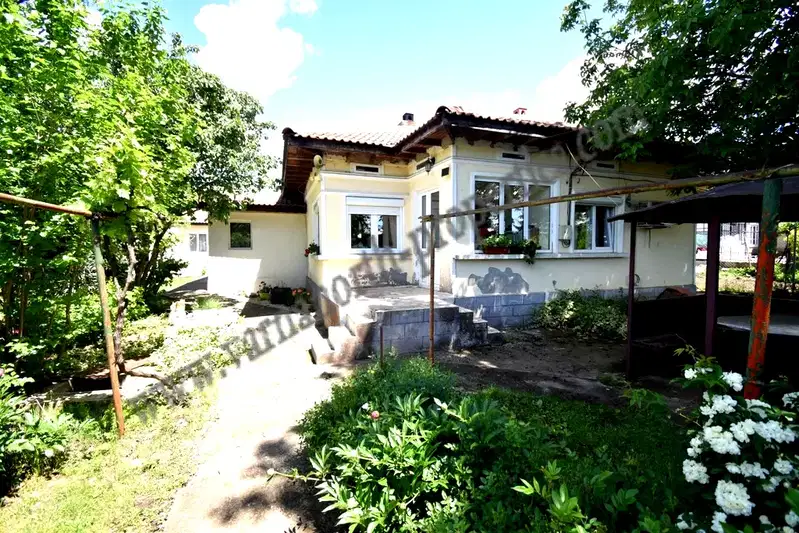 House in Oblast Dobrich, Preselenci