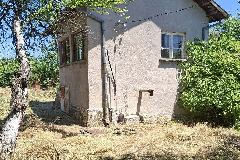 Къща в Перник, с. Прибой
