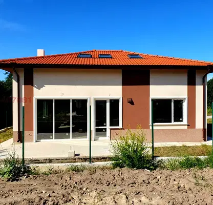 Photo 3 — House in Varna, Priselci