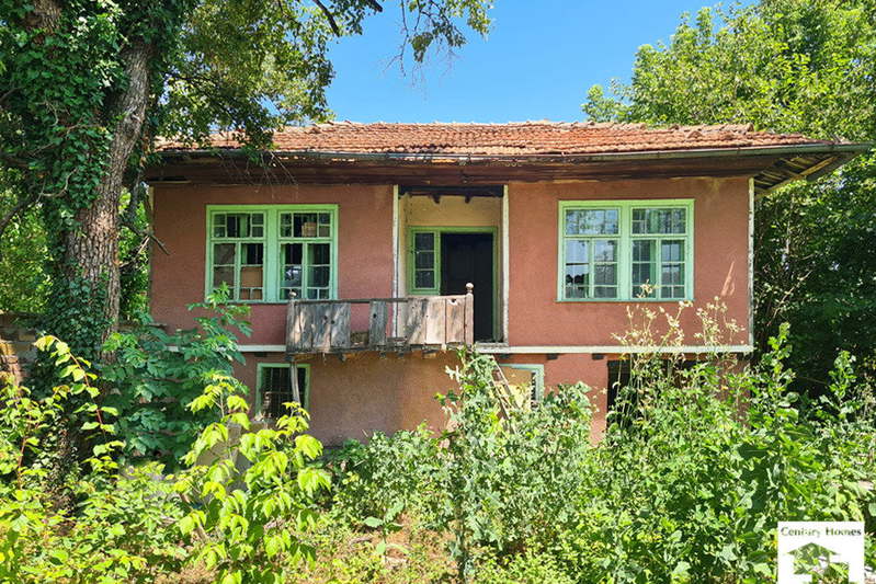 House with 3 rooms and large yard in Resen village, Veliko Tarnovo region