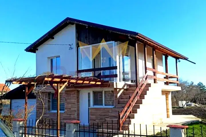 House in Oblast Dobrich, Slaveevo