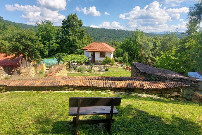 House in област София, Svode