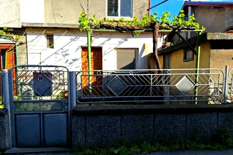House in Silistra, Iztok