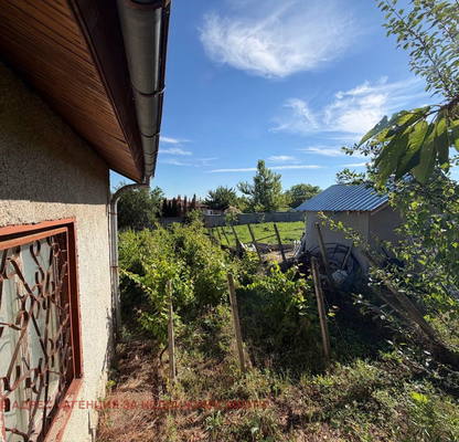 Снимка 4 — Вила с 1 стая в Кованлъка, Търговище с двор