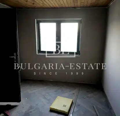 Снимка 5 — Къща във Варна, м-т Боровец - юг