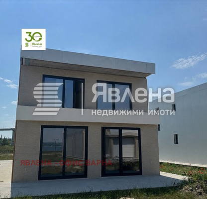 Снимка 3 — Къща с 3 спални и панорамна тераса в Островна зона, Варна