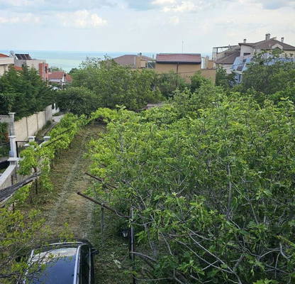 Снимка 4 — Двуетажна къща с морска панорама в Свети Никола, Варна