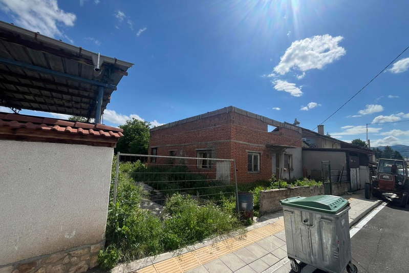 House in област София, Zlatica