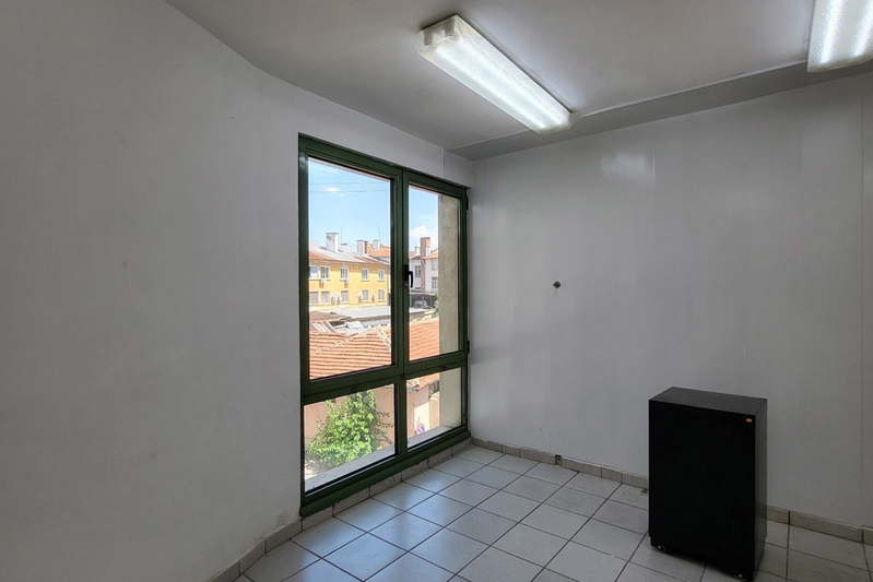 Office in Pazardjik, Idealen Centyr
