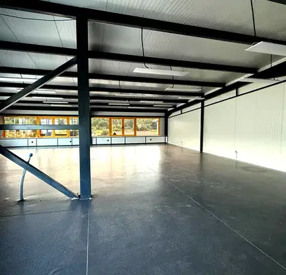 Photo 3 — Office in German