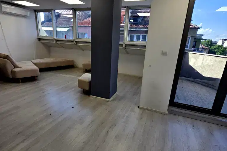 Office in Sofiya, Centyr