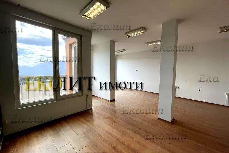 Office in Sofiya, Centyr