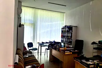 Офис в Стара Загора, Три чучура - център