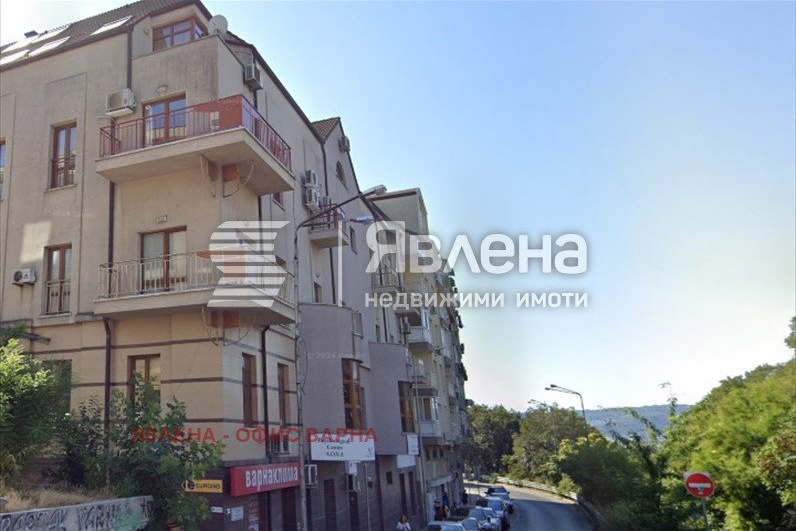 Офис във Варна, Център